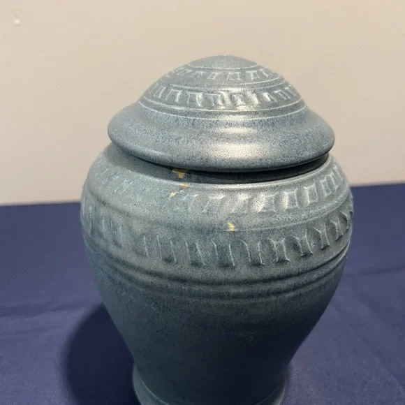 Vintage Signed Horton B-5 Elegant Blue Ceramic Vase - Picture 5 of 8